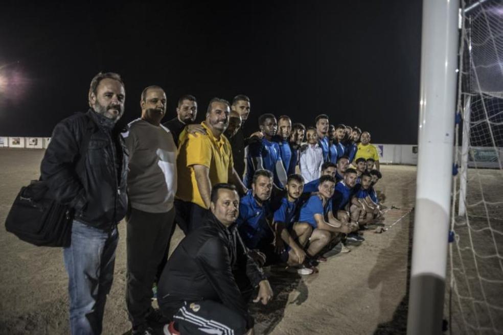 Foto de familia del Valdebótoa, con los directivos en primer término. 