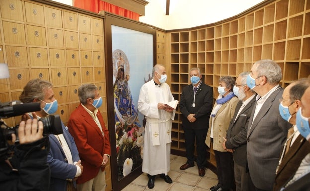 Acto de bendición del columbario del santuario de la Virgen de la Montaña, ayer por la mañana.