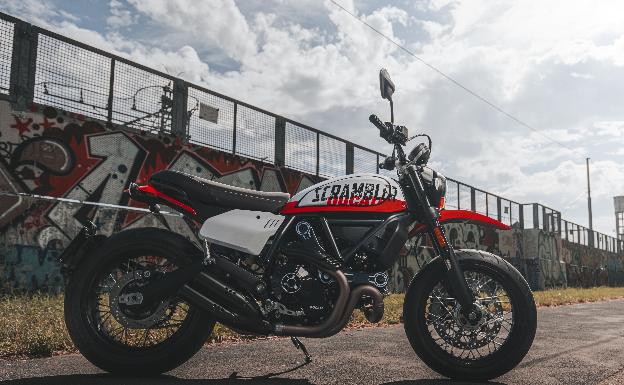 Espectacular combinación de colores en la Urban Motard