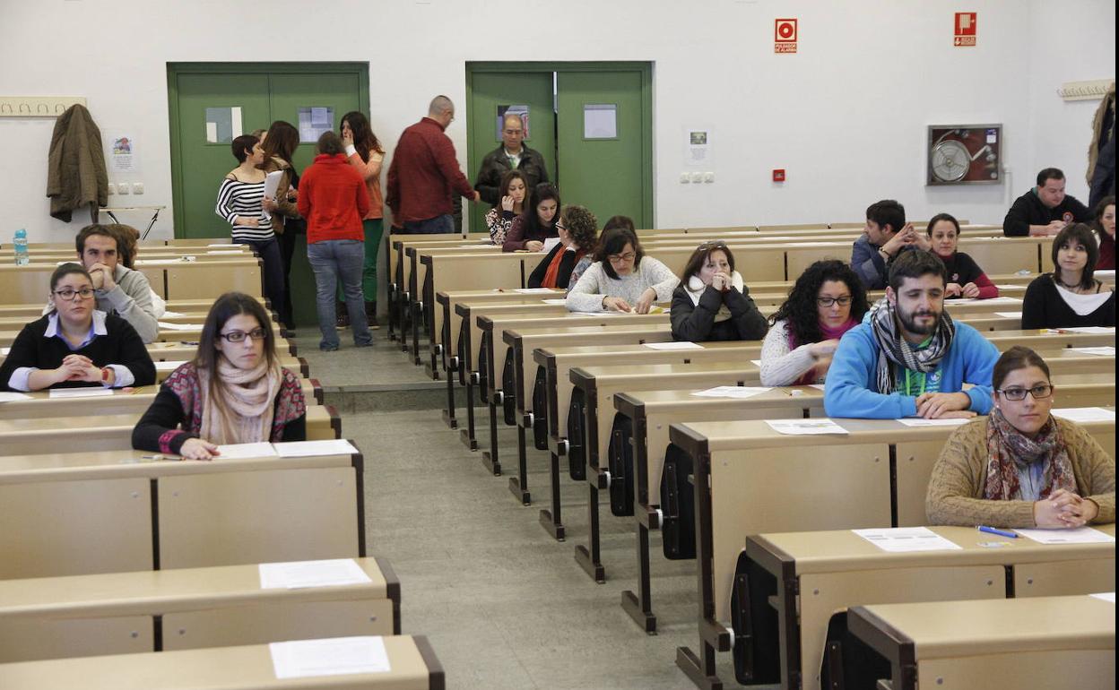 Aspirantes a unas de las plazas del SES en una oposición. 