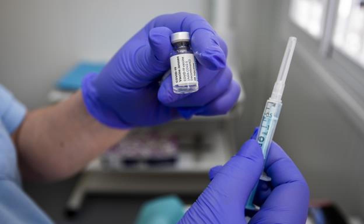 Vacunas covid: Extremadura prevé empezar esta semana con la tercera dosis a mayores de 60