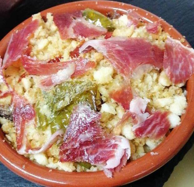 Migas en cazuela de barro.