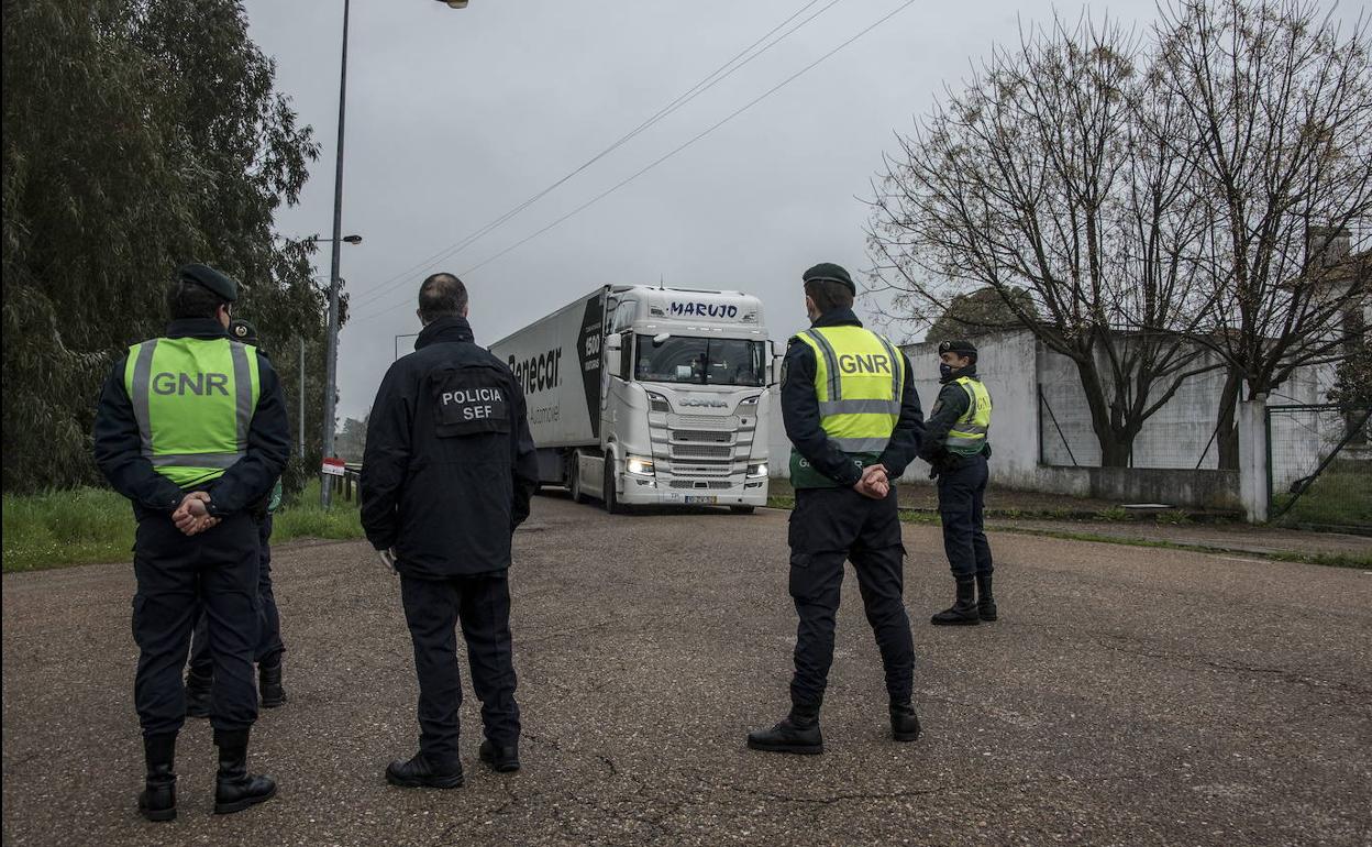 Los trabajadores transfronterizos no tienen que presentar test de covid negativo