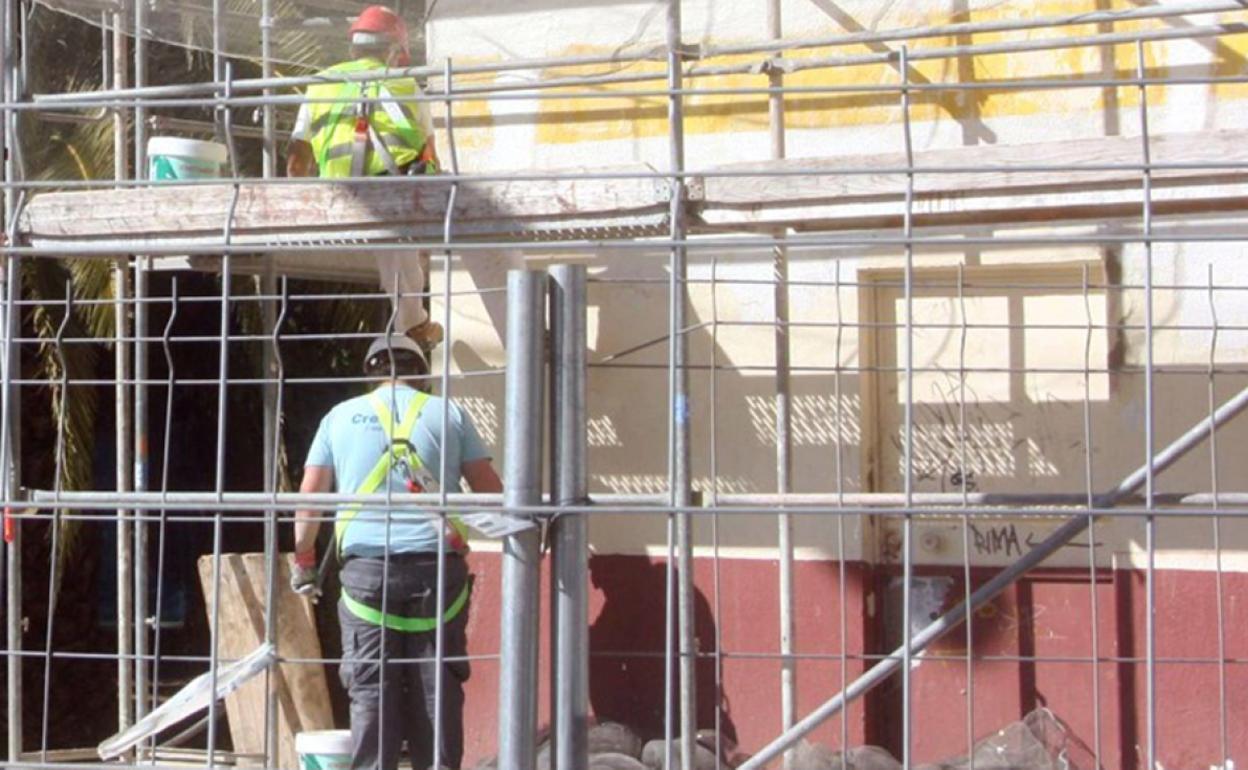 Ayudas vivienda: Los jóvenes pueden solicitar desde este jueves la ayuda por comprar vivienda en pueblos extremeños