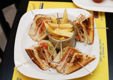 Imagen secundaria 1 - Regresa Fan Bar, un local cacereño para los amantes del cine de los ochenta