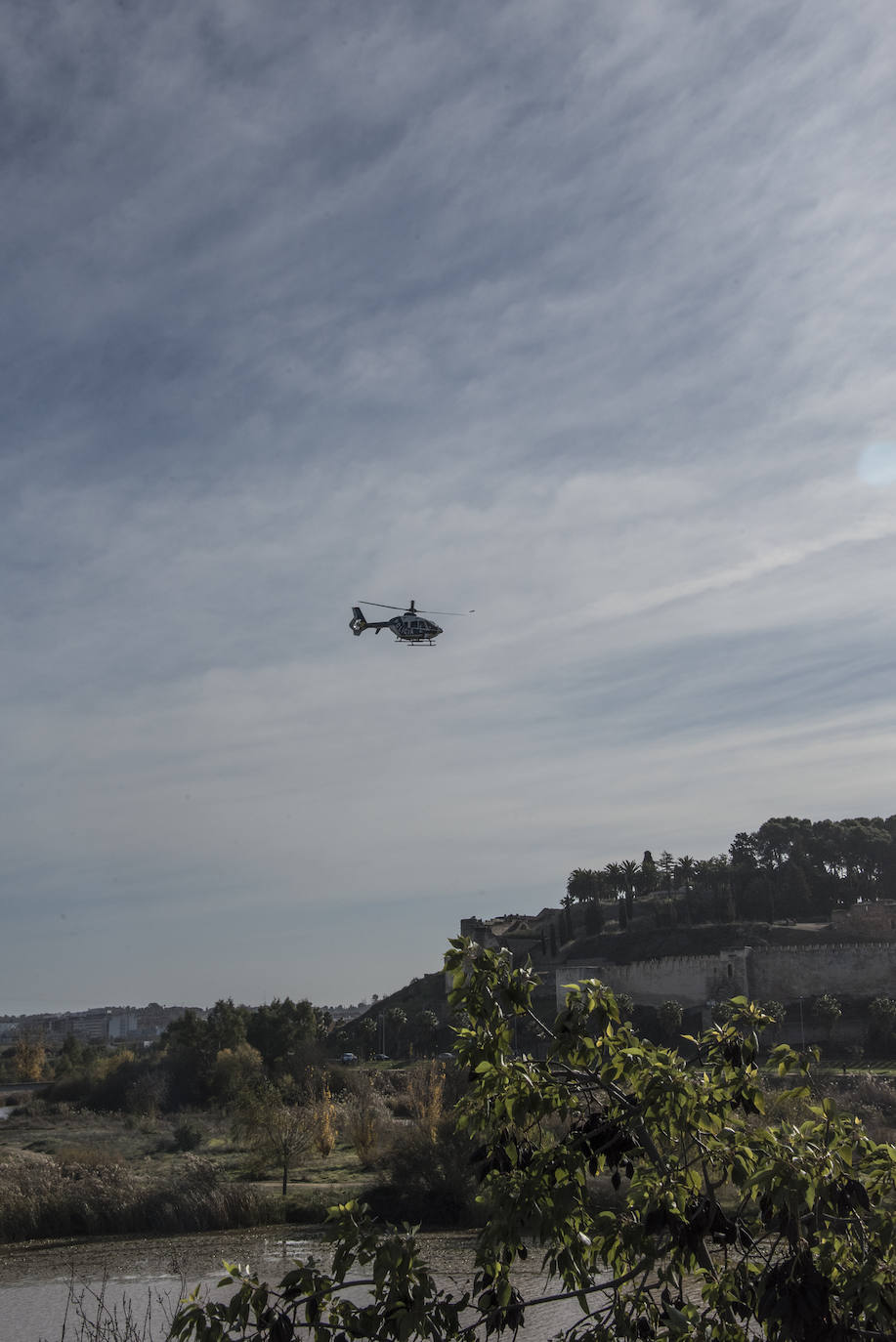 Fotos: La búsqueda de Pablo Sierra se amplía a todo el tramo urbano del Guadiana a su paso por Badajoz