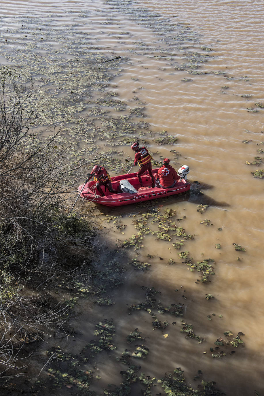 Fotos: La búsqueda de Pablo Sierra se amplía a todo el tramo urbano del Guadiana a su paso por Badajoz