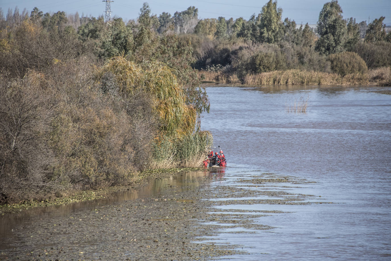 Fotos: La búsqueda de Pablo Sierra se amplía a todo el tramo urbano del Guadiana a su paso por Badajoz