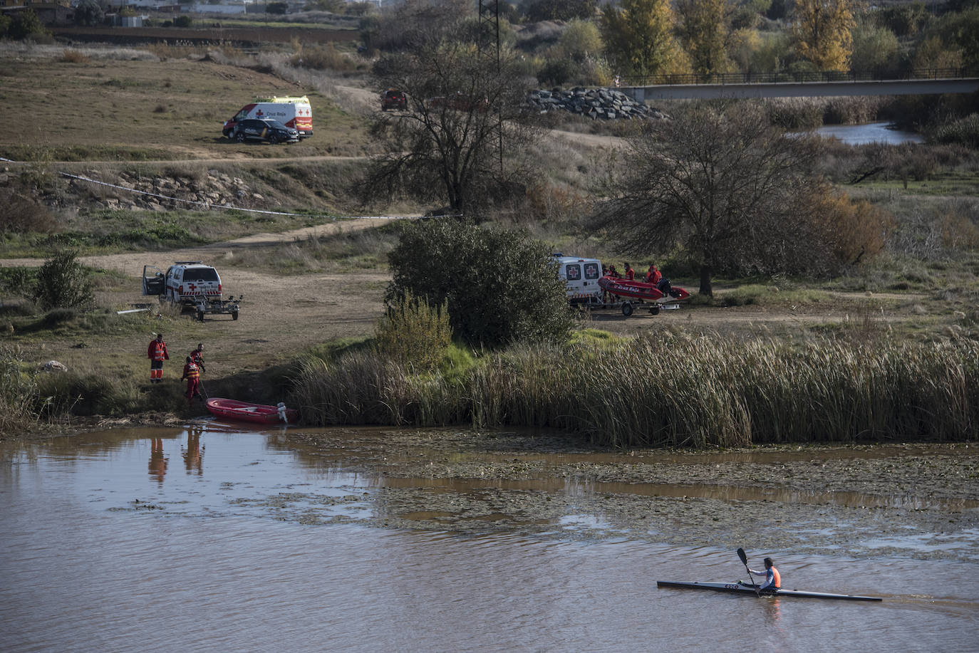 Fotos: La búsqueda de Pablo Sierra se amplía a todo el tramo urbano del Guadiana a su paso por Badajoz