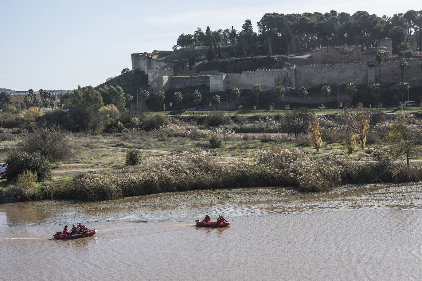 Fotos: La búsqueda de Pablo Sierra se amplía a todo el tramo urbano del Guadiana a su paso por Badajoz