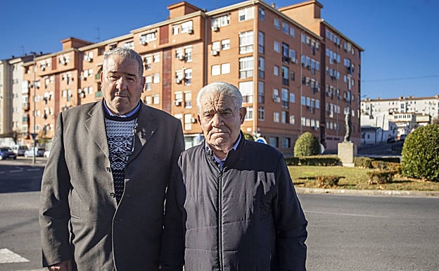 Joaquín Palacios (izda.) y Nicolás Guardado fueron ayer homenajeados. 