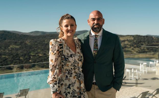 Laura Morillo y Samuel Brocal, ppropietarios del hotel rural Desconecta2, en Monesterio. 