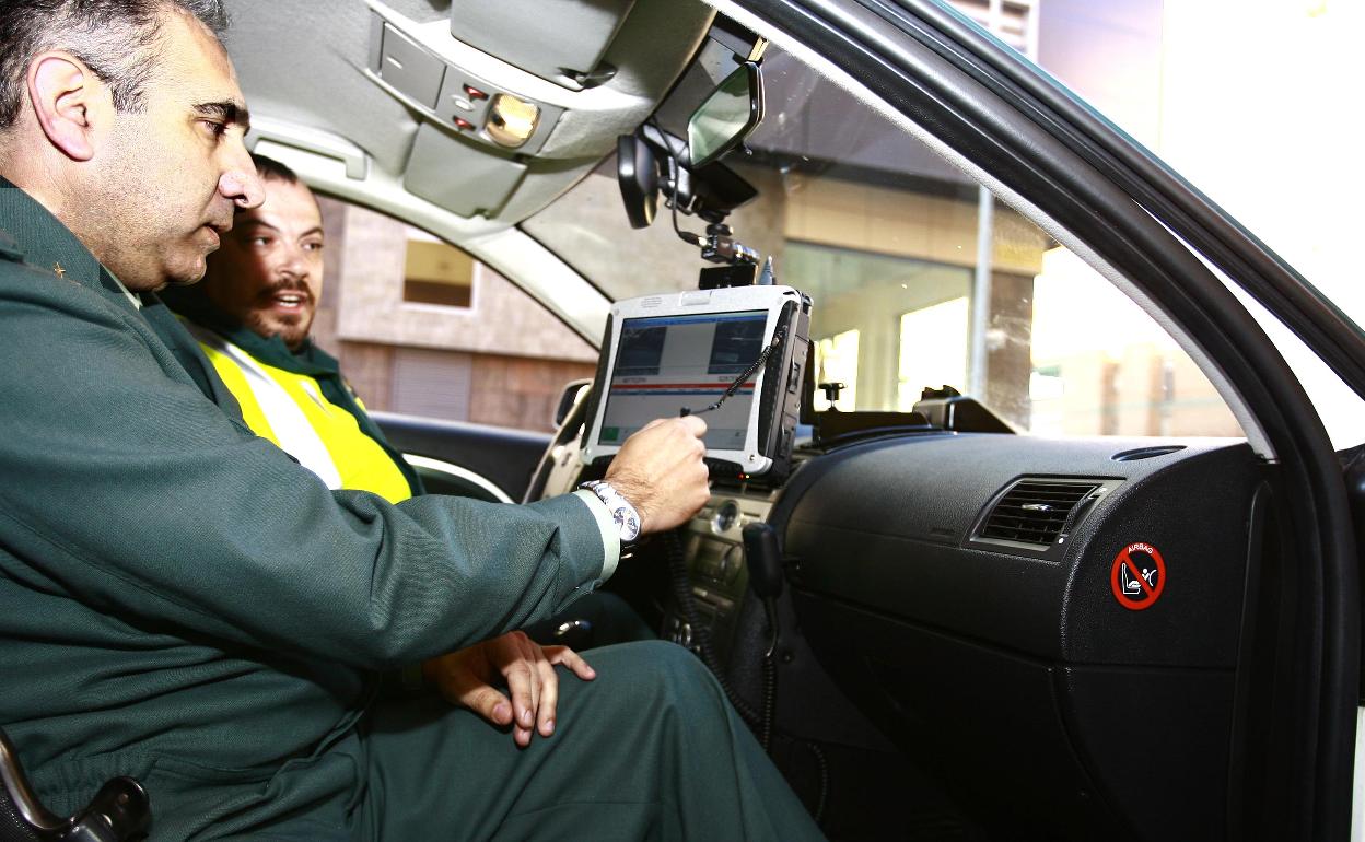 La Guardia Civil dispone de bases de datos que, según la matrícula, detectan si el vehículo tiene o no seguro 