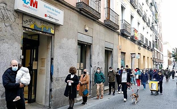 España registra el mayor número de contagios en un solo día, 49.823 casos