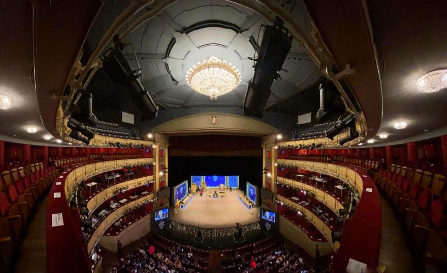 Vista general del Teatro Real antes del sorteo. 