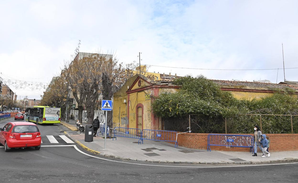 Las vallas impiden que los peatones pasen cerca de la Casa de las Aguas. 