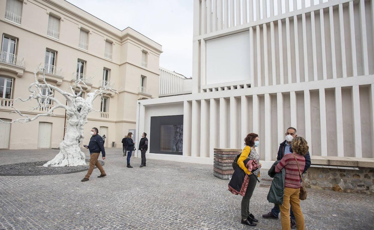 La segunda fase del Museo Helga de Alvear se inauguró el día 25 de febrero del pasado año y recibió sus primeros visitantes el 26. 