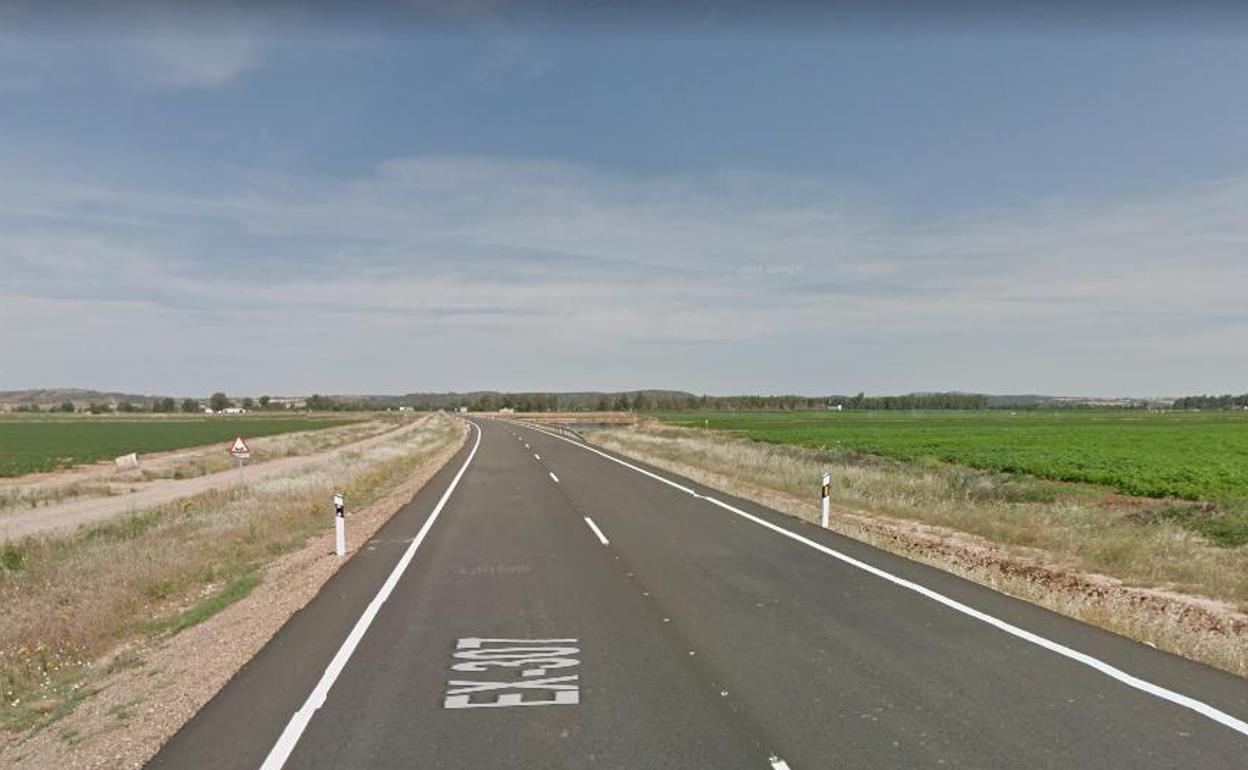 Carretera EX-307, que une Valverde de Mérida y Guareña.