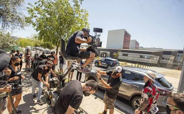 El rodaje de 'Sequía' salió de la parte antigua y visitó localizaciones como la comisaría de la Policía Nacional. 