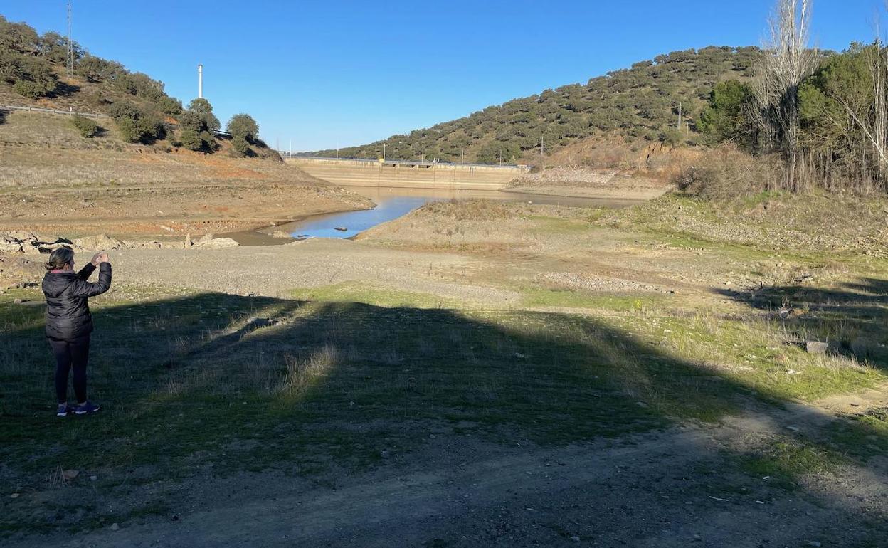 Estado del embalse de Tentudía hace un mes. Ahora está levemente con menos agua embalsada que entonces. 