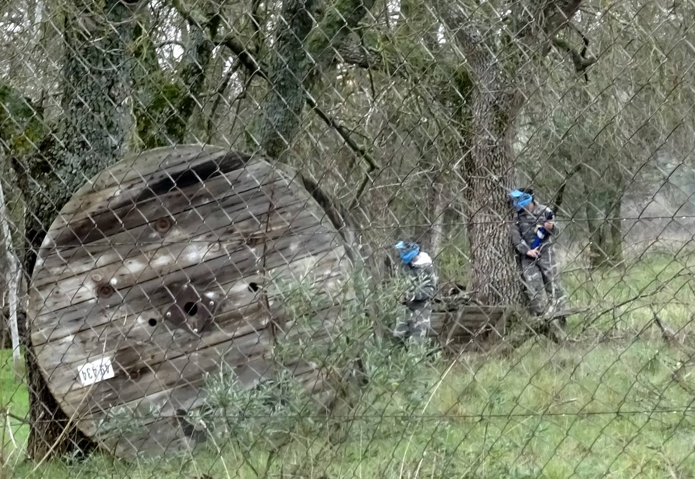 El Paintball Cáceres está junto al sendero.