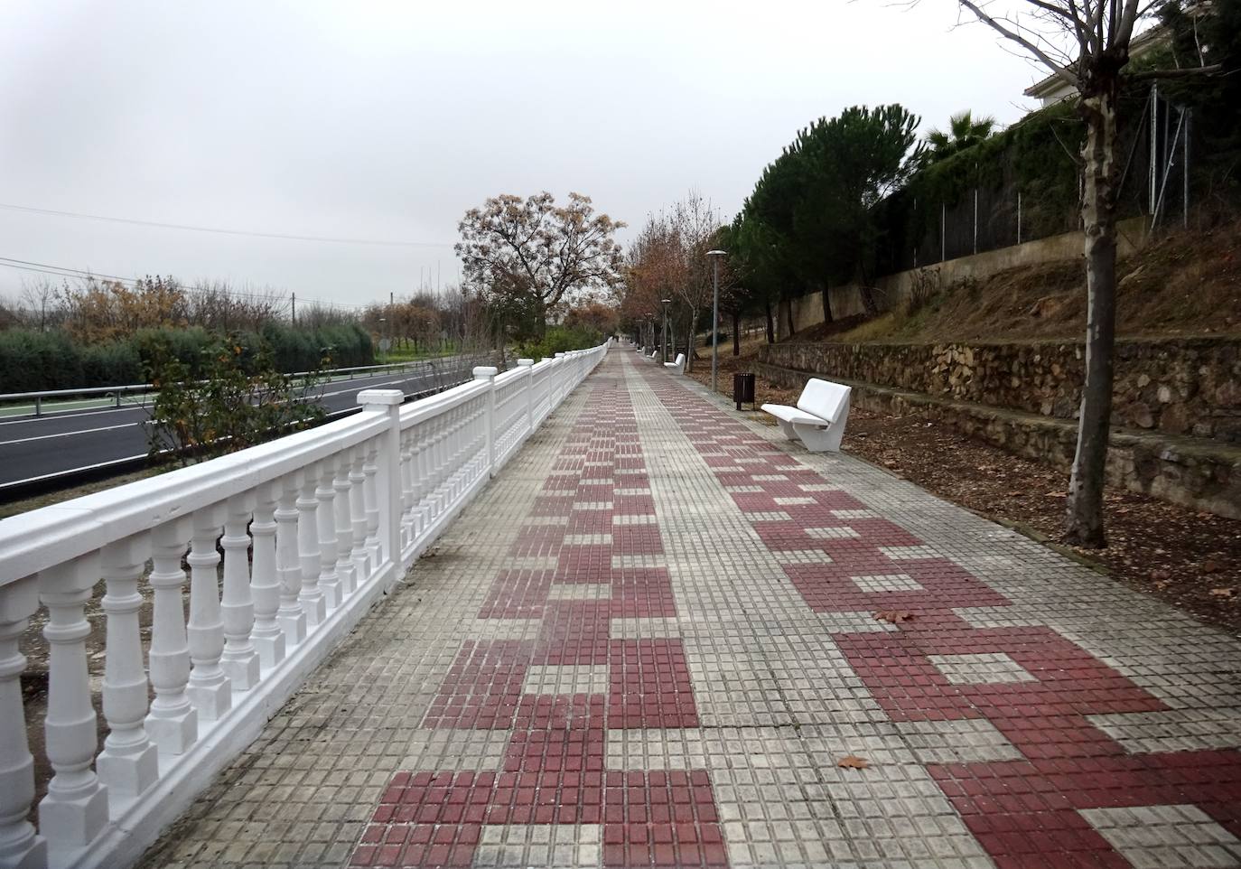 Paseo en la entrada a Sierra de Fuentes. 