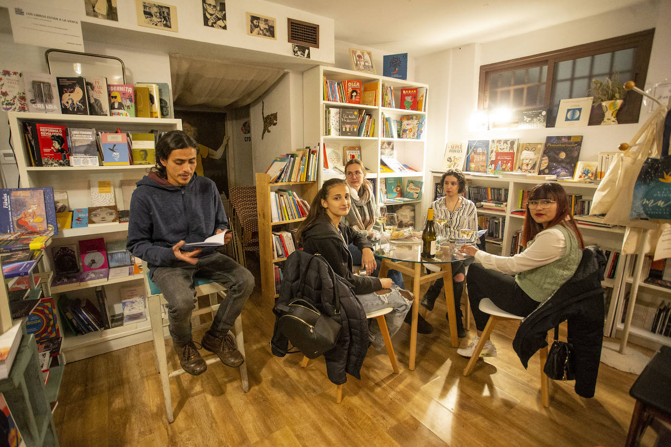 Micro abierto de vino y artes de Piscopompo