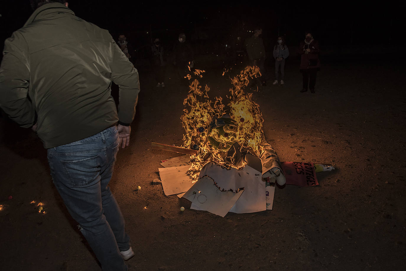 Fotos: Las Candelas de la Margen Derecha de Badajoz, de nuevo sin público