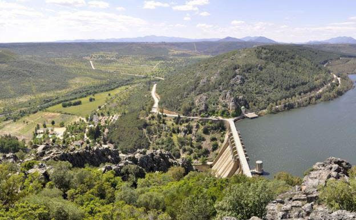 Embalse de Cijara, emplazamiento elegido para construir una central hidroeléctrica reversible. 
