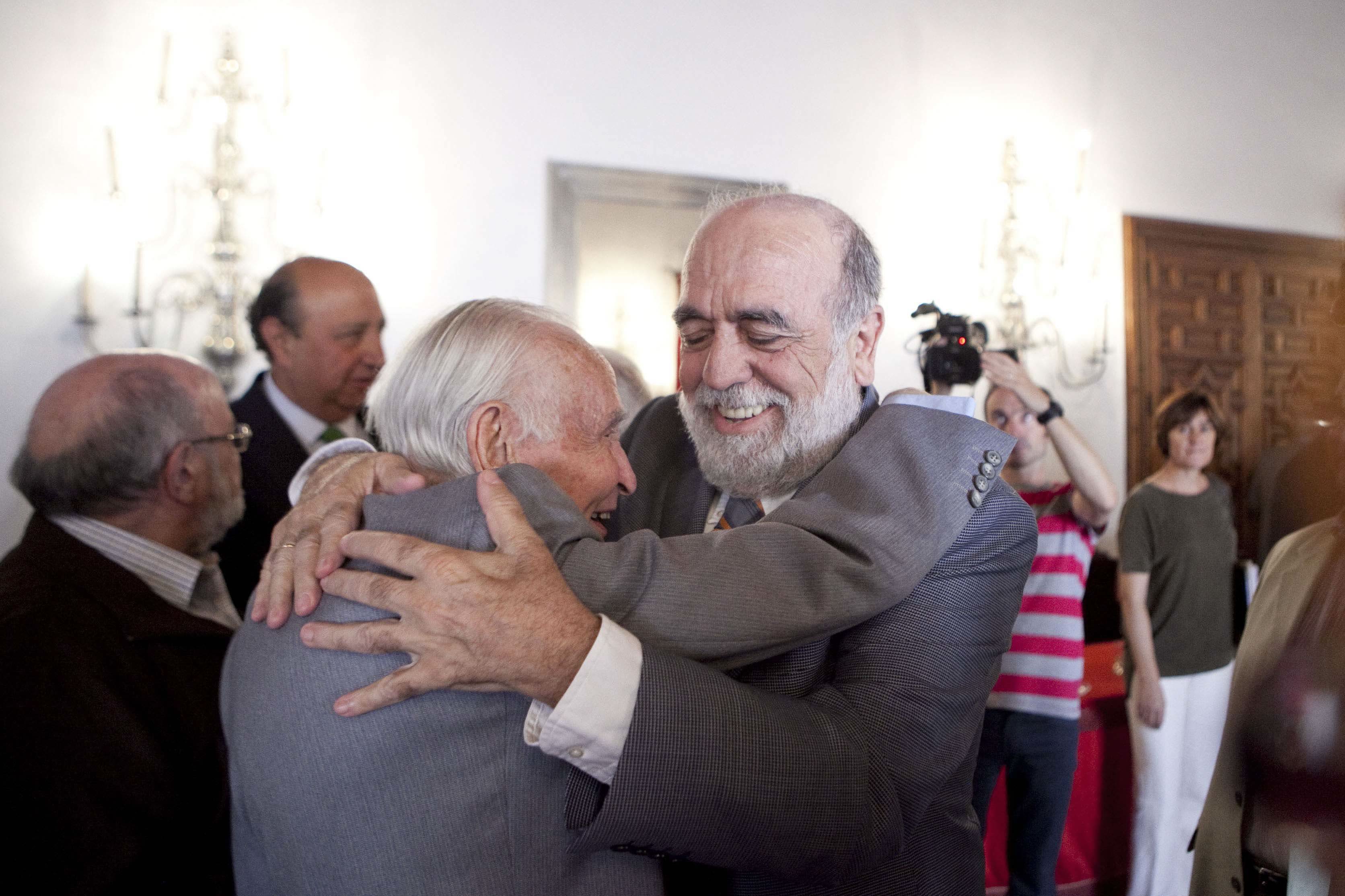 2014. Sánchez Polo le felicita al ser nombrado hijo predilecto de Cáceres. 