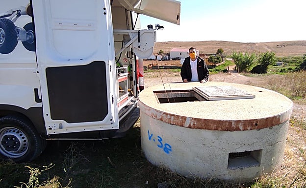 Imagen principal - Imágenes del desarrollo de los trabajos que realizan sobre el terreno los técnicos y que han sido difundidas por la consultora de ingeniería que ejecuta el proyecto. 