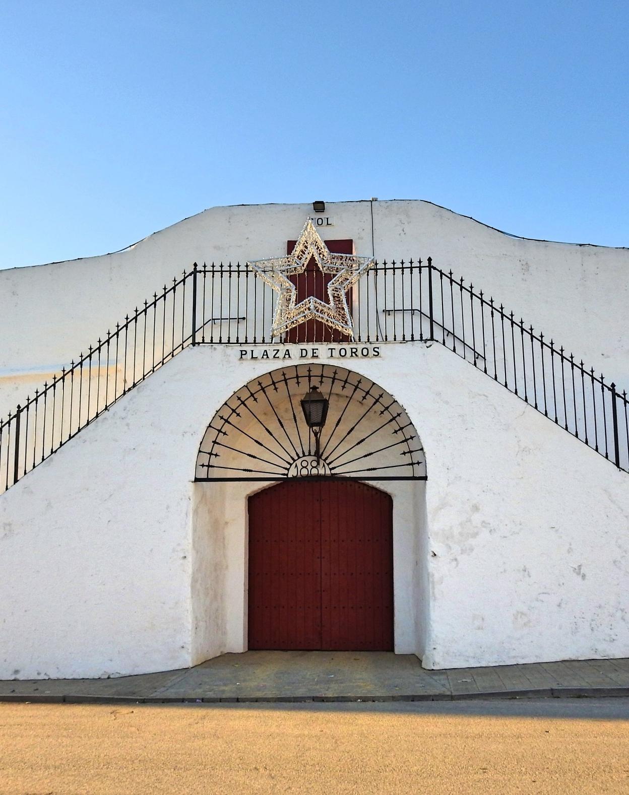 Plaza de Fuentes de León, inaugurada por El Espartero en 1885. 