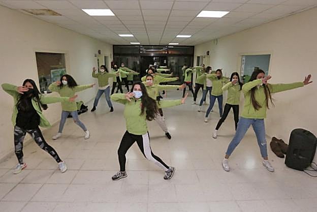 El desfile del Carnaval de Mérida pasará este año bajo el arco de Trajano