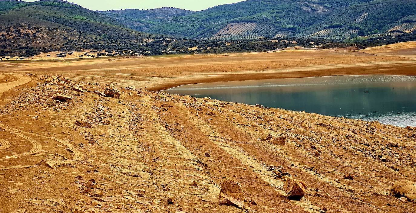 Embalse del Cijara desde el entorno de Helechosa de los Montes