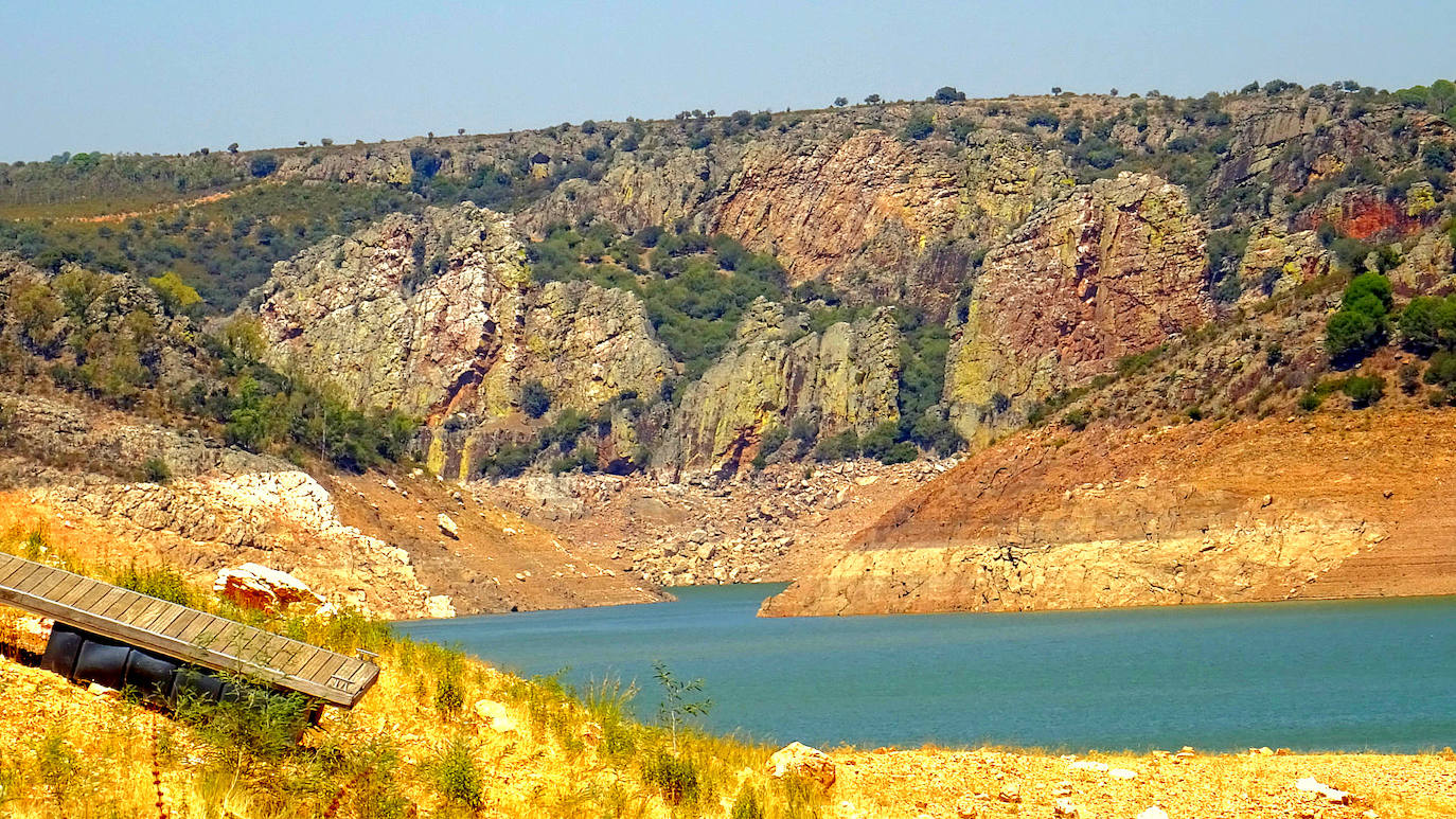 Embalse del Cijara desde el entorno de Helechosa de los Montes