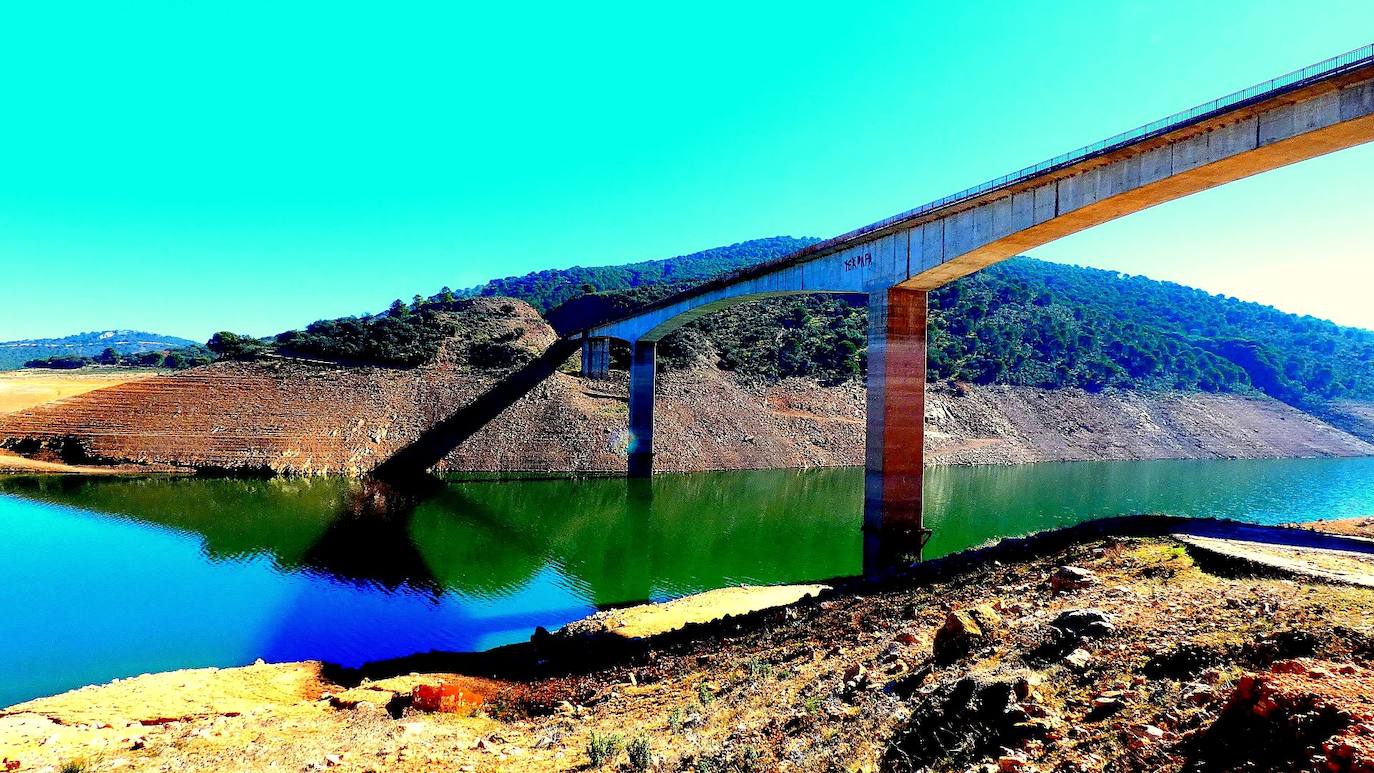 Embalse del Cijara desde el entorno de Helechosa de los Montes