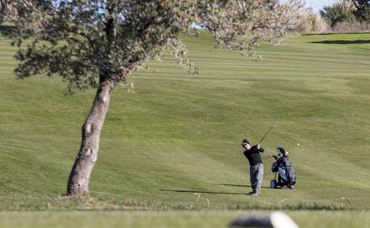 Campo de golf de 18 hoyos del complejo ubicado en El Gordo y Berrocalejo.