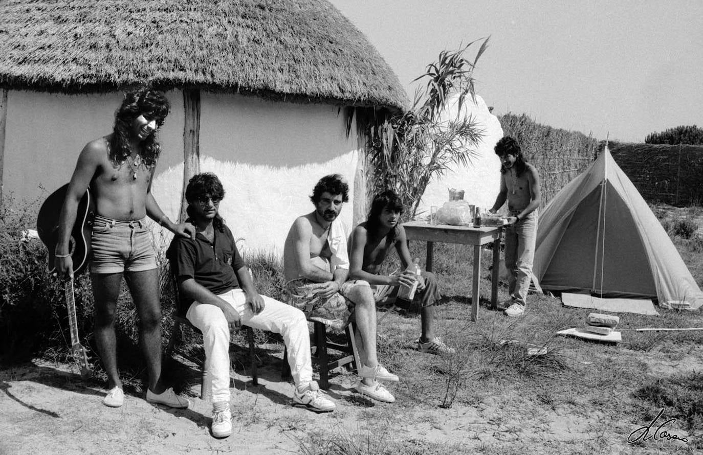 En la casa de Kiko Veneno en Zahara de los Atunes. A la derecha Raimundo Amador, en el centro Carlos Lencero. 