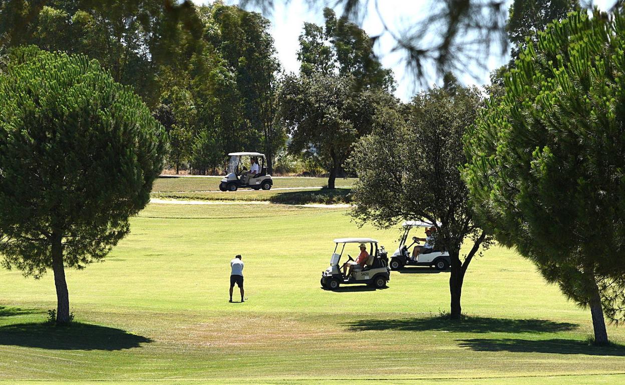 Campo de golf del complejo Marina Isla Valdecañas.