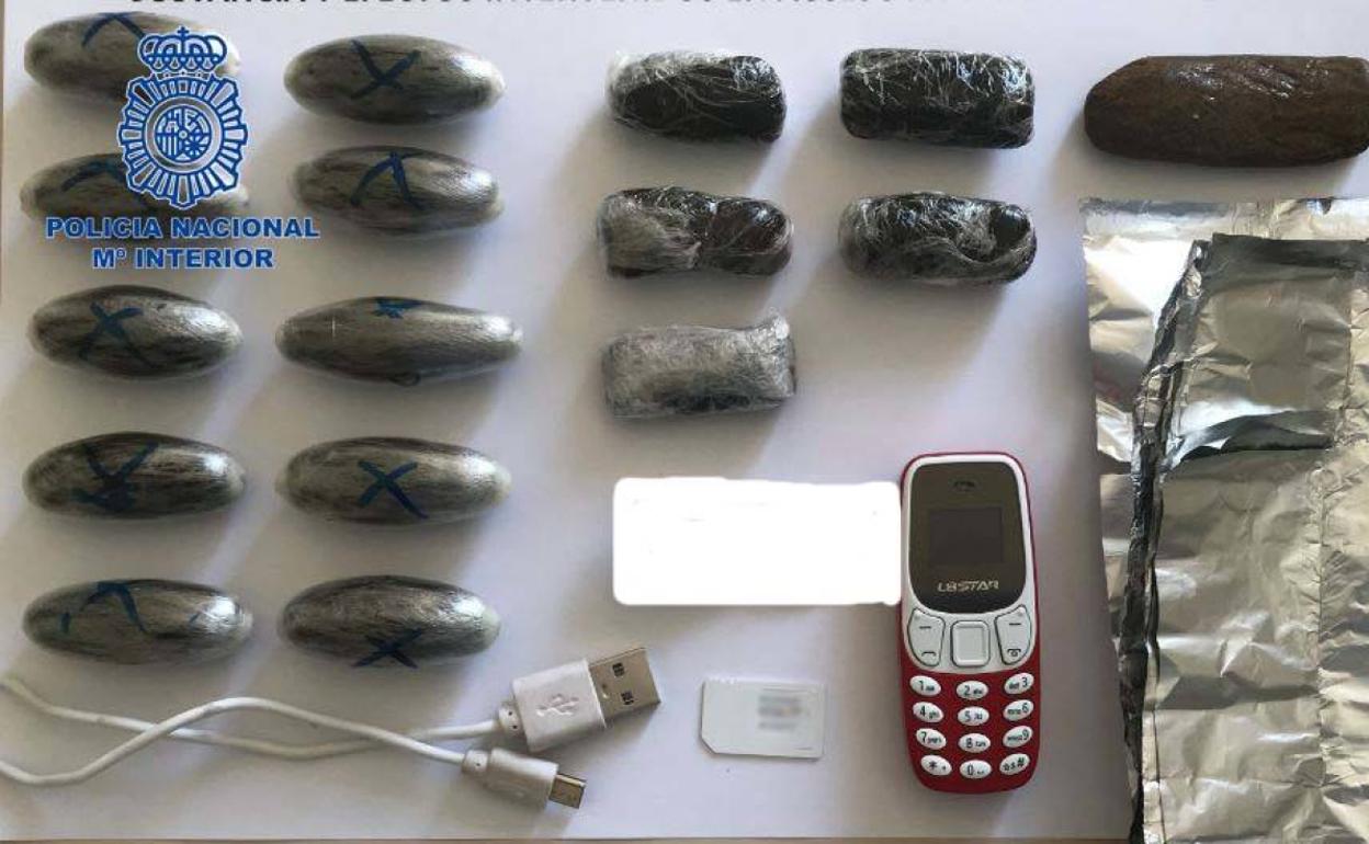 Sucesos en Extremadura: Detenida una mujer cuando quería meter droga en la cárcel de Badajoz