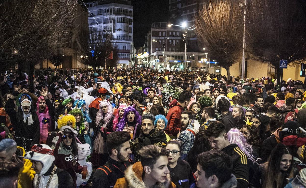 Imagen de archivo de la plaza de Minayo durante una noche de Carnaval. 