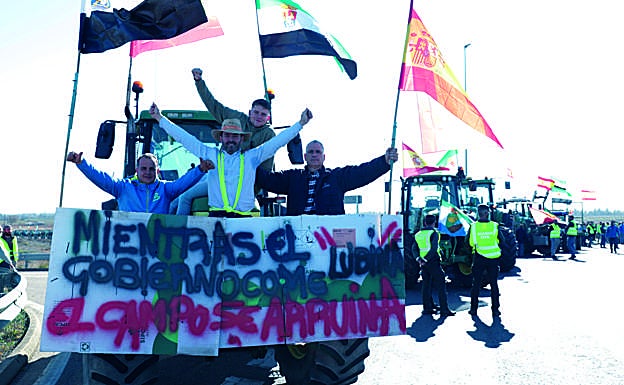 La protesta ha cortado la autovía Ex-A2