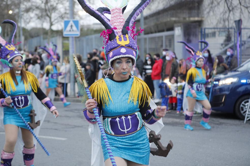 La Banda del ColoreteFue la tercera comparsa en el desfile. 