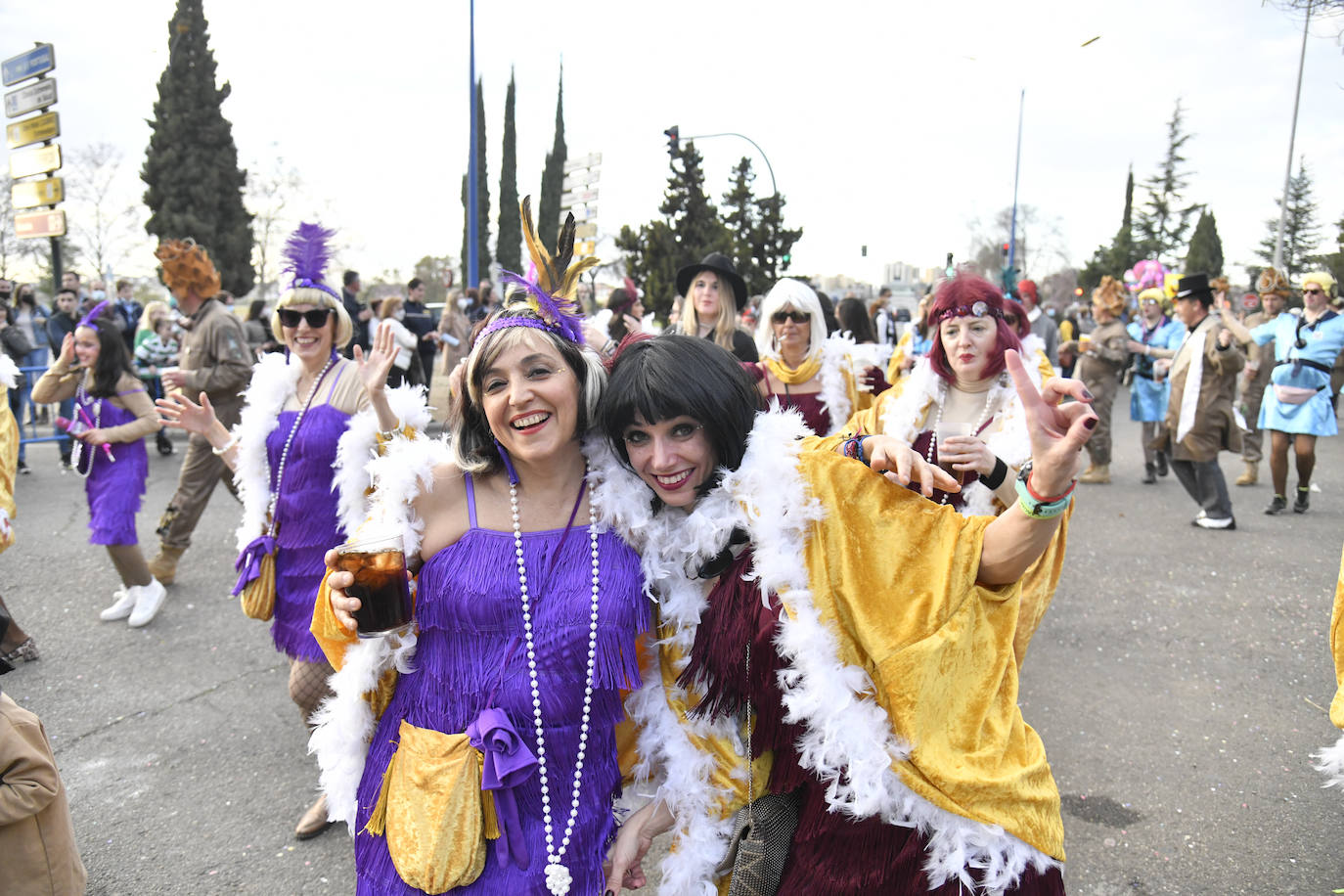 Fotos: Así vivieron el Carnaval de Badajoz los artefactos y grupos menores