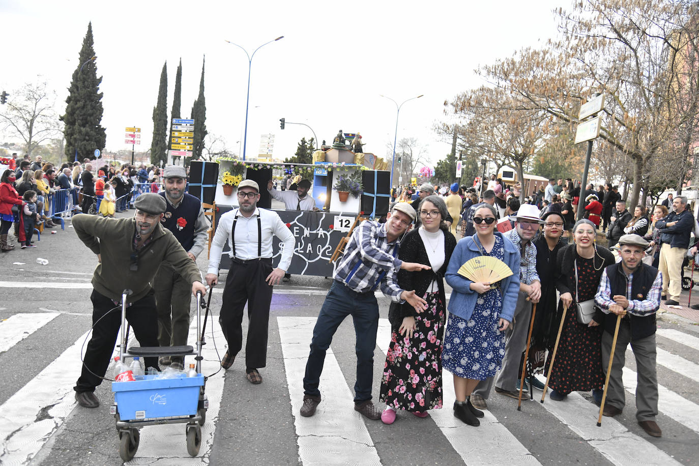 Fotos: Así vivieron el Carnaval de Badajoz los artefactos y grupos menores