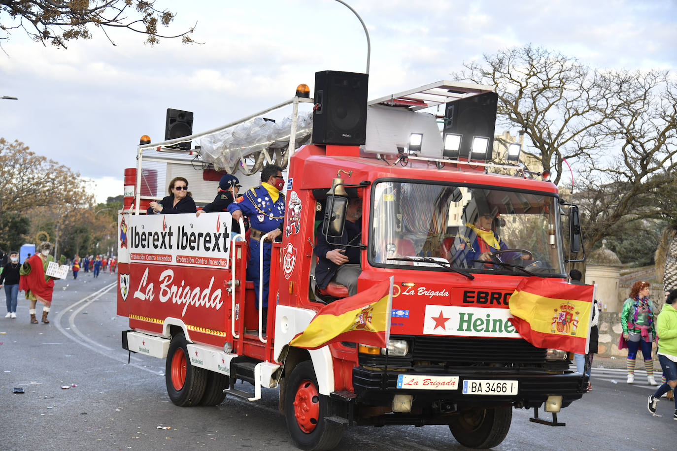 Fotos: Así vivieron el Carnaval de Badajoz los artefactos y grupos menores