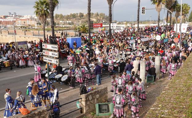 El año que viene habrá pasarela de comparsas, pero con seguridad y sin DJ