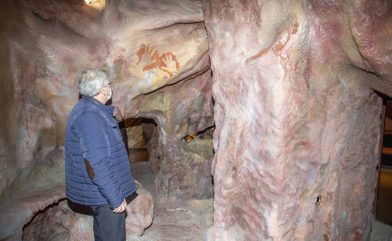 Réplica de la cueva de Maltravieso en el centro de interpretación que se encuentra junto a la cavidad. 