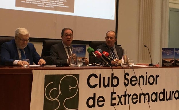 Fernando López, Cecilio Venegas y Ricardo Hernández en la presentación del informe. 