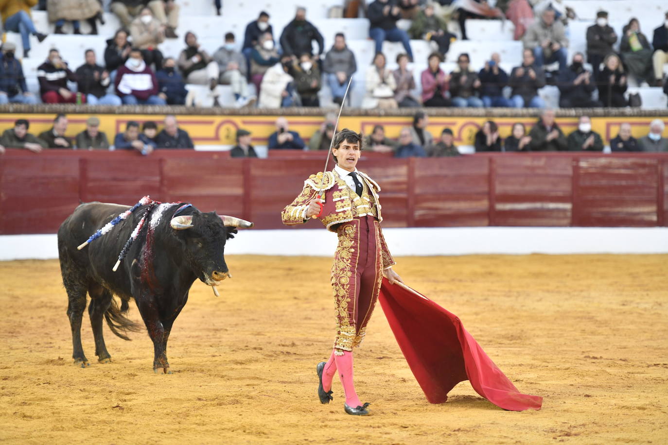 Fotos: Primer festejo de la Feria de Olivenza: Novillada con Carlos Domínguez, Manuel Perera y Eric Olivera